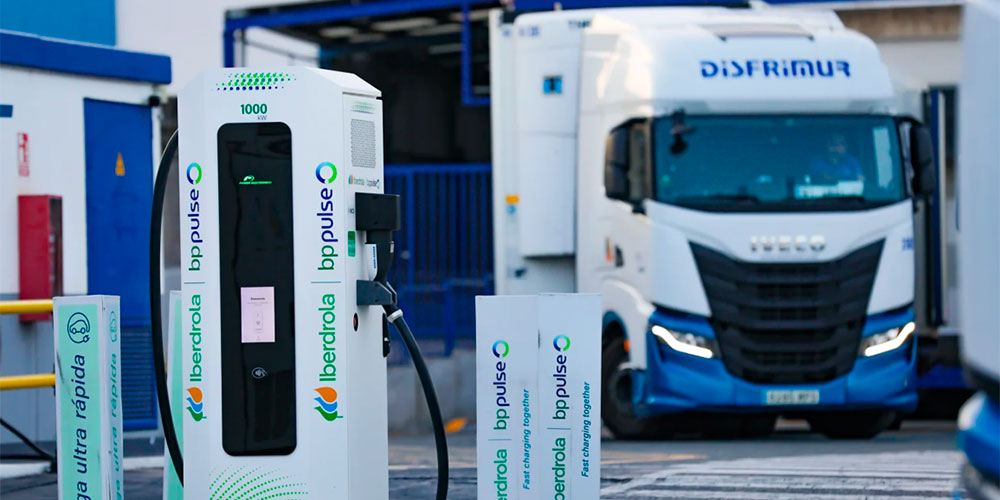 Iberdrola | bp pulse y Disfrimur amplían la recarga para vehículos pesados